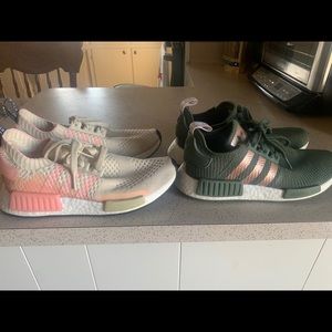 2 pairs of barely worn adidas tennis shoes